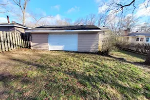 1462 Southlawn Dr SW, Wyoming, MI 49509 - Photo 4