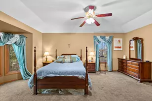 12091 Pembrooke Cir, South Lyon, MI 48178 - Photo 32