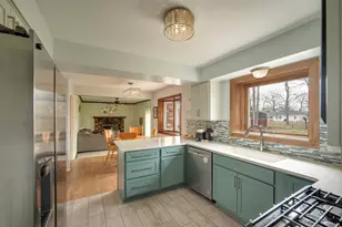 9137 Rucker Rd, Grosse Ile, MI 48138 - Photo 6