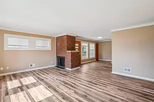 682 Budlong St, Adrian, MI 49221 - Photo 6