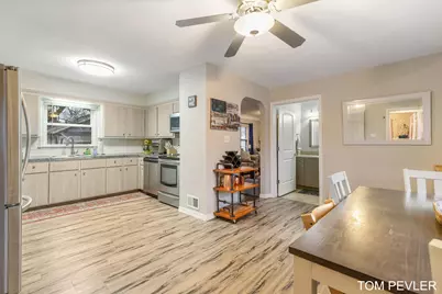 2208 Dawson Avenue NE, Grand Rapids, MI 49505 - Photo 12