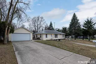 2208 Dawson Ave NE, Grand Rapids, MI 49505 - Photo 1