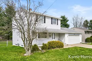 910 E Evergreen St, Greenville, MI 48838 - Photo 2