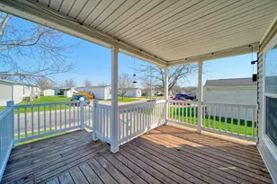 320 Grand River Dr, Adrian, MI 49221 - Photo 4