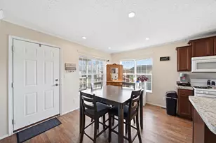 320 Grand River Dr, Adrian, MI 49221 - Photo 8