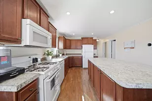 320 Grand River Dr, Adrian, MI 49221 - Photo 10