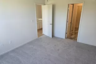 807 Plum Vlg Dr, Monroe, MI 48161 - Photo 10