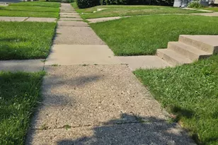 8236 Trinity St, Detroit, MI 48228 - Photo 38