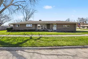 2904 Veronica Dr, Saint Joseph, MI 49085 - Photo 2