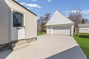 647 E Brockton Ave, Madison Heights, MI 48071 - Photo 16