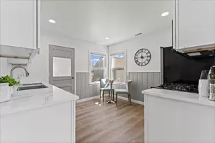 647 E Brockton Ave, Madison Heights, MI 48071 - Photo 14