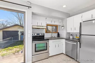 4062 Oriole Ave SW, Wyoming, MI 49509 - Photo 14