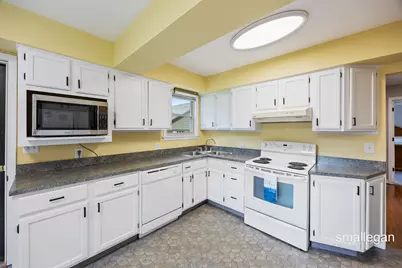 8884 Suwanee Trail, Howard City, MI 49329 - Photo 6