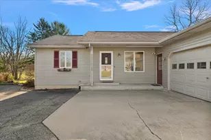 272 Fairway Ct, Plainwell, MI 49080 - Photo 6
