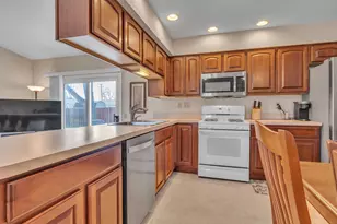 39345 Surrey Heights Ct, Westland, MI 48186 - Photo 12