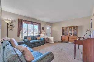 39345 Surrey Heights Ct, Westland, MI 48186 - Photo 8