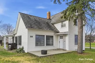 88 Muskegon St, Cedar Springs, MI 49319 - Photo 1