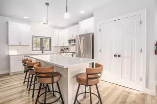 318 Edgell St, South Haven, MI 49090 - Photo 6