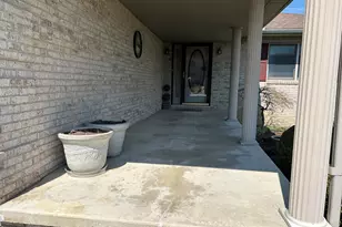 15972 Petros Dr, Rockwood, MI 48173 - Photo 2