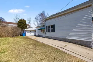 38 Lake St, Manistee, MI 49660 - Photo 18