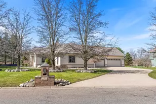 193 Minges Hills Dr, Battle Creek, MI 49015 - Photo 4