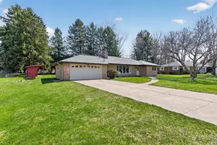 1097 Westfield Dr, Jackson, MI 49203 - Photo 4