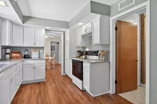 1097 Westfield Dr, Jackson, MI 49203 - Photo 24