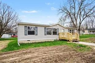 403 E 2nd St, Lawton, MI 49065 - Photo 2