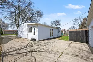 1140 Red Leaf Ln, Ypsilanti, MI 48198 - Photo 6