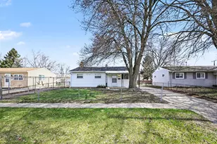1140 Red Leaf Ln, Ypsilanti, MI 48198 - Photo 2