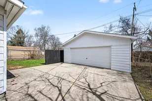 1140 Red Leaf Ln, Ypsilanti, MI 48198 - Photo 4