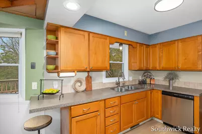 2549 Rockhill Drive NE, Grand Rapids, MI 49525 - Photo 10