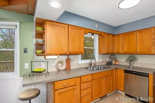 2549 Rockhill Dr NE, Grand Rapids, MI 49525 - Photo 10