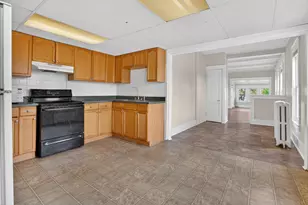 439 W Columbia Ave, Battle Creek, MI 49015 - Photo 4
