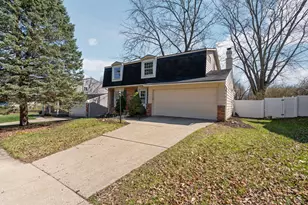 2431 Roanoke Dr, Ypsilanti, MI 48197 - Photo 2
