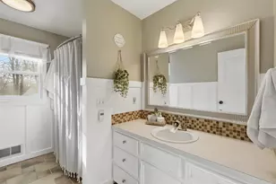 7459 Sleepy Hollow Dr, Hudsonville, MI 49426 - Photo 18