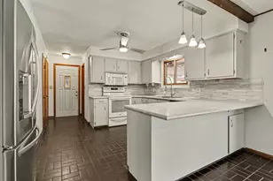 566 Kublick Dr, Benton Harbor, MI 49022 - Photo 8