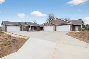 135 Lexington Pointe Dr, Niles, MI 49120 - Photo 16