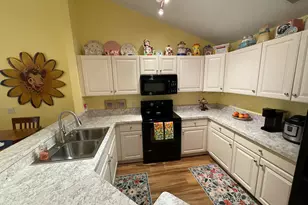 732 W Barrington Cir, Jackson, MI 49203 - Photo 4