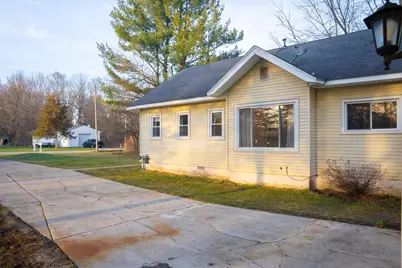 1407 Kenwood Avenue, Belding, MI 48809 - Photo 26