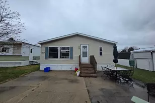 219 Circle Dr, Fremont, MI 49412 - Photo 2