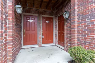 28471 Carlton Way Dr, Novi, MI 48377 - Photo 2