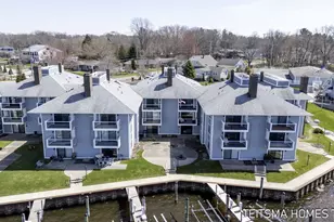 400 Lakeview Ct, Spring Lake, MI 49456 - Photo 2