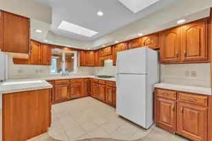 918 Nichols Rd, Kalamazoo, MI 49006 - Photo 8