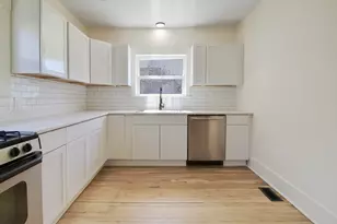 71 W Burnham Street W, Battle Creek, MI 49015 - Photo 10