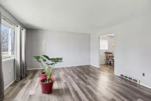 111 Central Ct, Garden City, MI 48135 - Photo 4