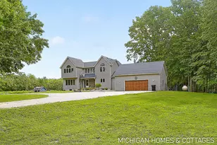 1661 68th St, Fennville, MI 49408 - Photo 4