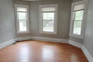 1027 Fulton St E, Grand Rapids, MI 49503 - Photo 4