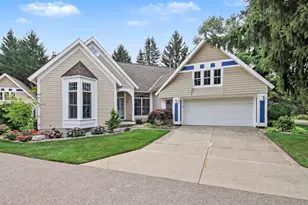 982 Sunflower Ct, Holland, MI 49424 - Photo 2