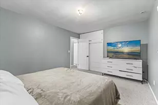 4790 Belzair Dr, Troy, MI 48085 - Photo 32